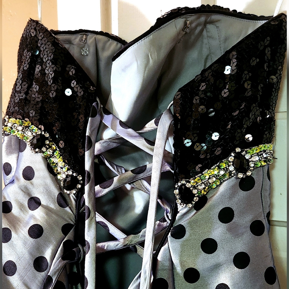 Black and Green Formal Dress - Picture 6 of 7